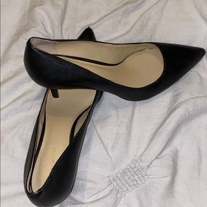 Ann Taylor black pumps